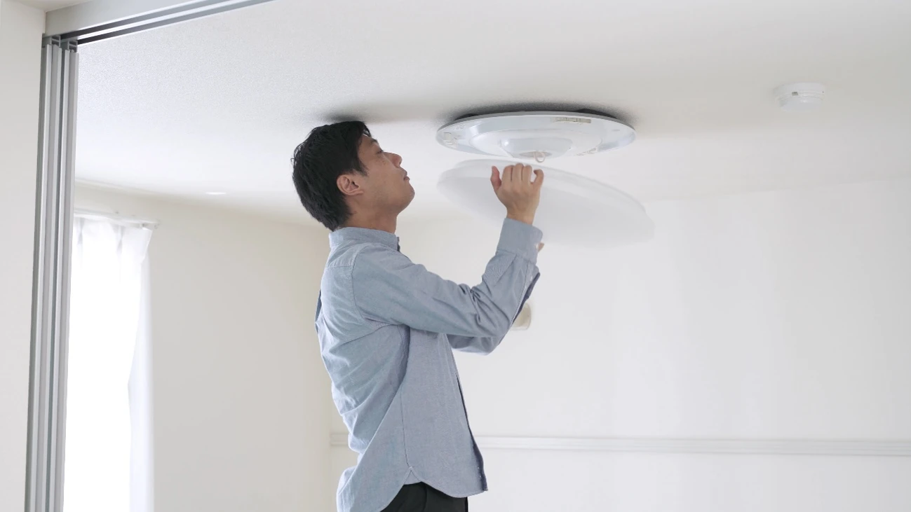 引っ越しの電気の契約はいつまでに行うべき？